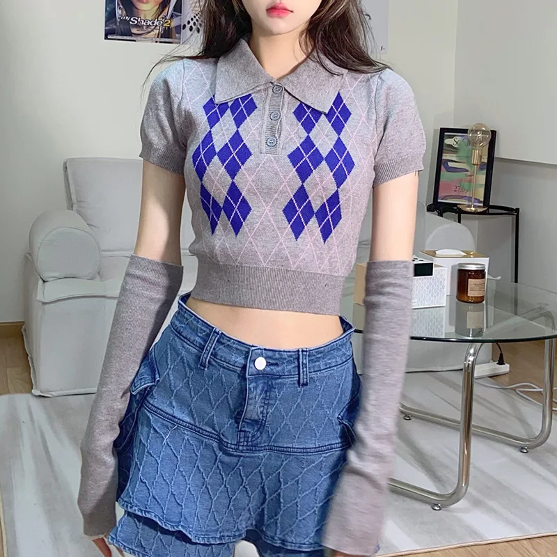 

Классическая женская трикотажная футболка с рукавом и отложным воротником