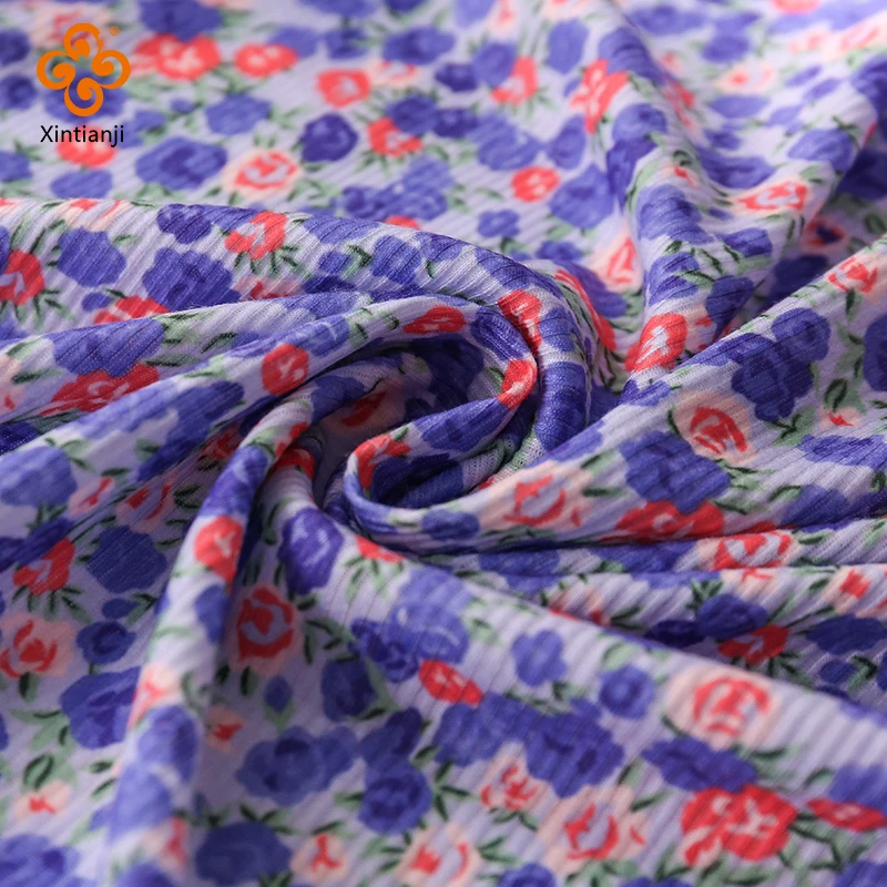 Фиолетовая цветочная ткань в рубчик с принтом стрейчевая подходит для шитья