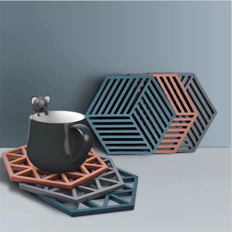 

Anti-scalding Mat Hollow Household Heat Insulation Pad Dining Table Mat Nordic Wind Pot Mat Coffee Mat Silicone Tableware Mat