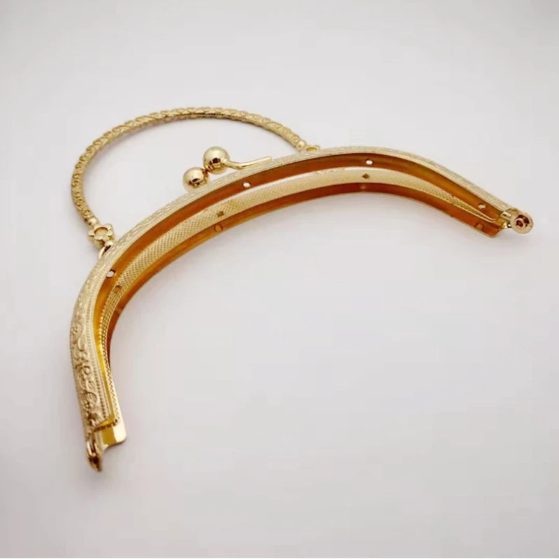 

Retro 14.8cm Round Metal Frame for Purse Handle Clutch Bag Handbag Accessories DIY Purse Clasp Lock Metal Clasp Bags Hardware