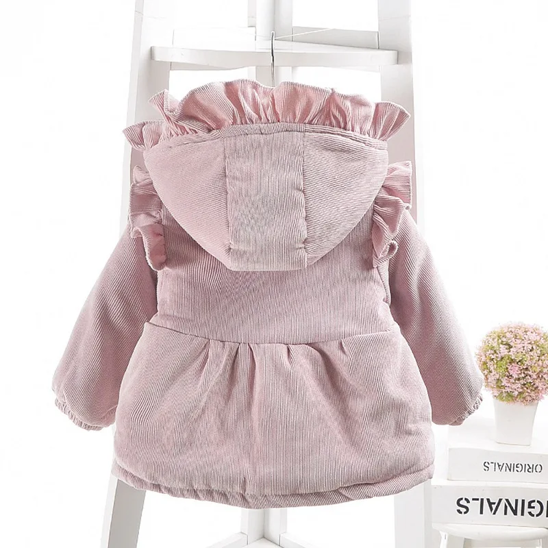 Детское теплое зимнее пальто с оборками и бантом капюшоном |