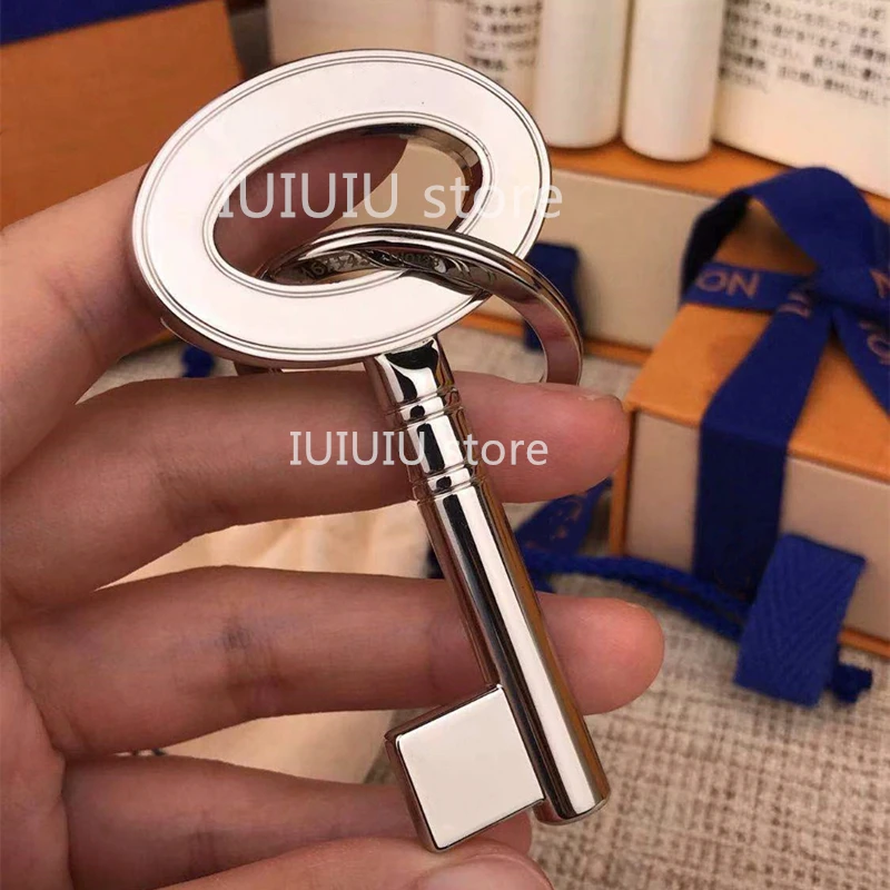 

M67143 Travel Keychain Interprets The Classic Master Key In A Playful Style The Exquisite Matching Injects Elements Into Fashion