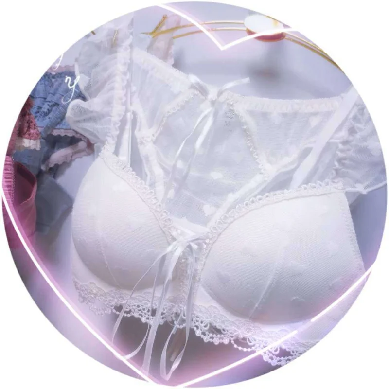 Комплект кружевного нижнего белья из бюстгальтера без косточек и трусиков |