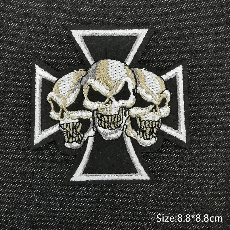 

(46 styles)Skull Punk Embroidered Patches Letter Web Stripes Black and White Rock Band Appliques Iron On Clothes Cross Badges