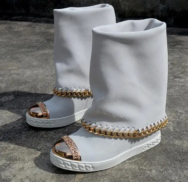 

Женские замшевые сапоги Dipsloot бежевого цвета с золотистыми цепочками и металлическим носком, сапоги средней длины со скрытой танкеткой 8 см, увеличивающие рост, без застежек