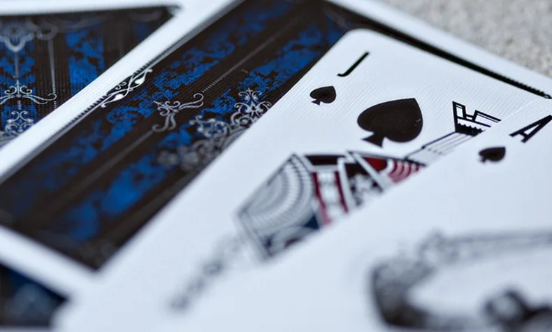 

1pcs Blue Artifice v2 Ellusionist Deck Magic Cards Playing Card Poker Close Up Stage Magic Tricks for Professional Magician