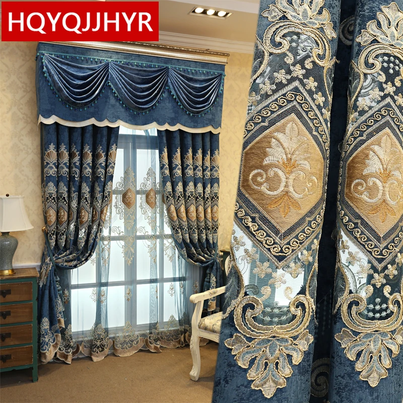 Современные классические синие шторы с вышивкой используются в спальне