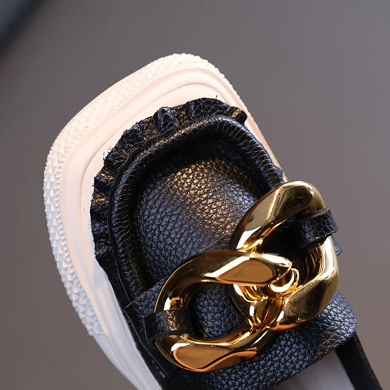 Кроссовки детские из натуральной кожи однотонные на плоской подошве с