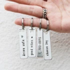 Персонализированный брелок из нержавеющей стали, подарки, гравировка, безопасный Автомобильный логотип, пользовательские телефонные цифры, брелоки