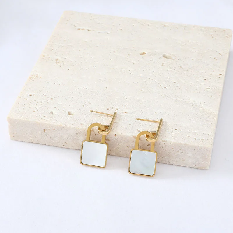 

News European American Lock Earrings Simple Square Shell Pendant Fashion Earrings Online Bloggers Recommend Fashion Accessories