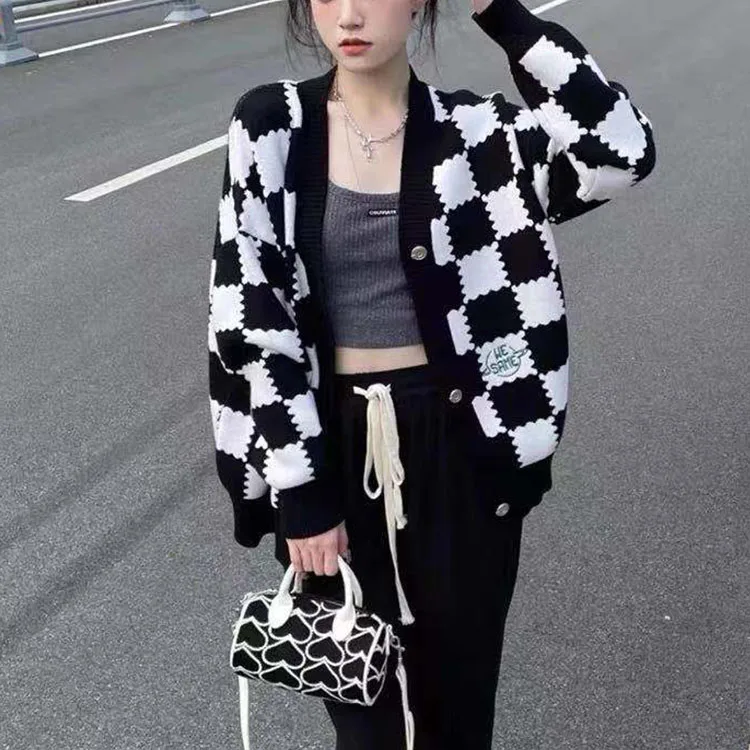 

Female WESAME checkerboard v-neck sweater cardigan coat brief paragraph sweater LAB of new fund of 2021 autumn