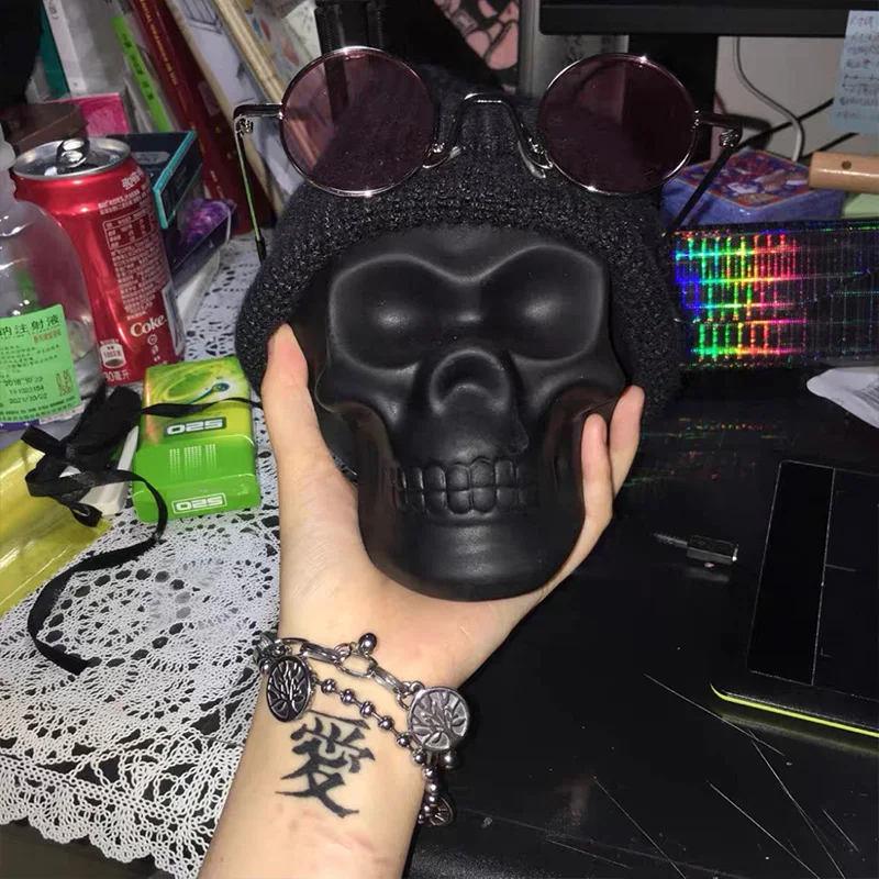 Копилка в виде черного черепа креативные мелки для творчества забавные