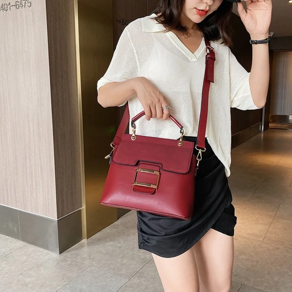 

High-quality luxury brand women's shoulder bag 2021 new fashion wide shoulder strap messenger retro single shoulder bag