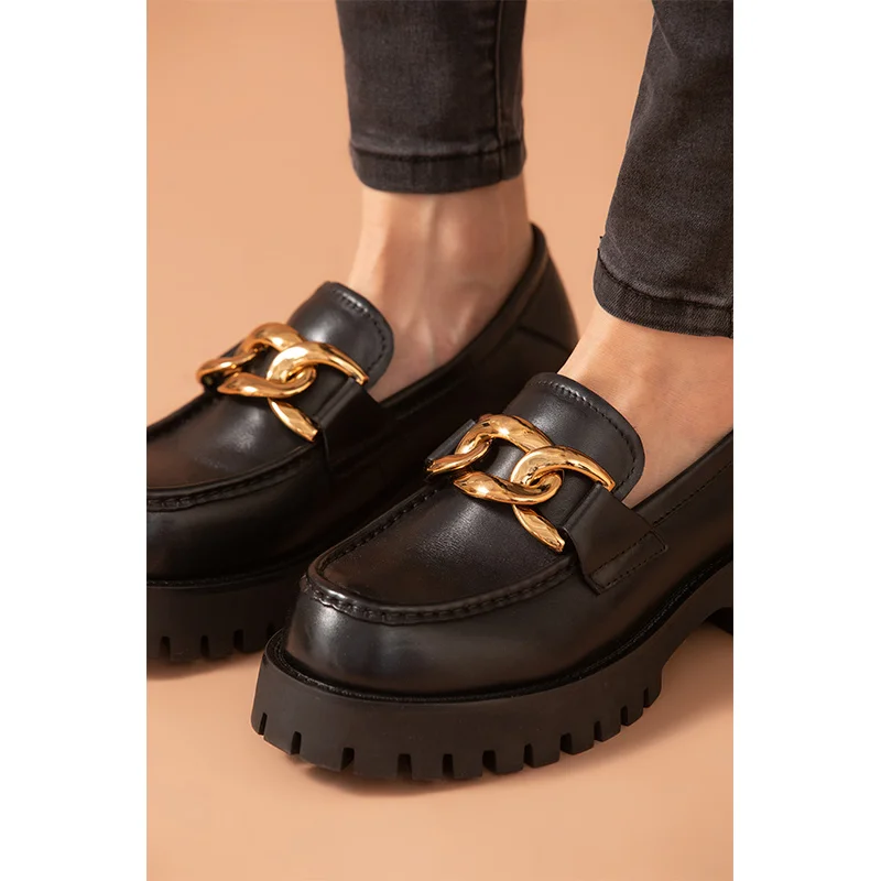 Мокасины женские из коровьей кожи на платформе с металлической цепочкой ручной