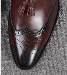 Новинка Мужские модельные туфли из воловьей кожи с кисточками и перфорацией