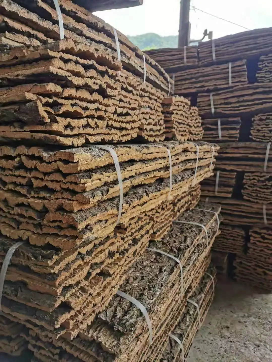 

supply cork bark for reptiles,size 25x30cm