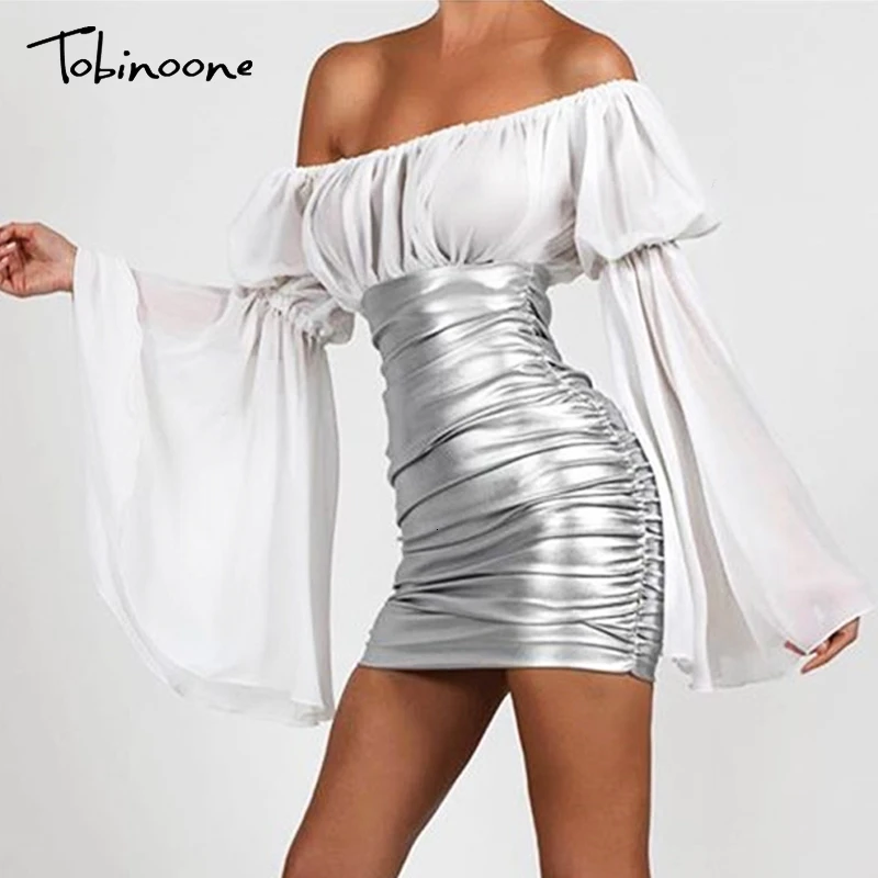 Женское короткое вечернее платье футляр с открытыми плечами и расклешенными