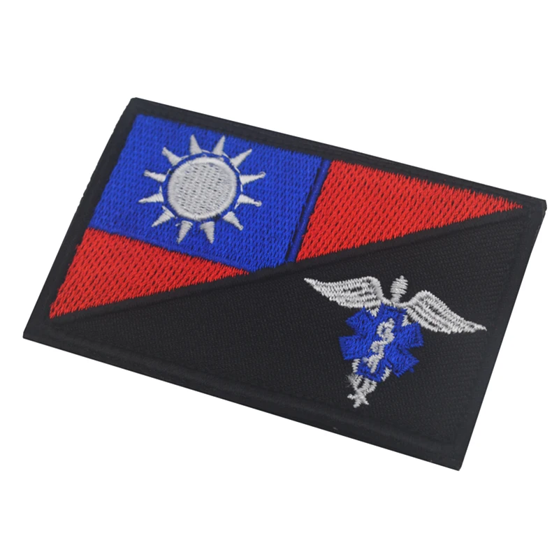 Значок с логотипом голубое небо белый медицинский спасательный костюм вышивкой