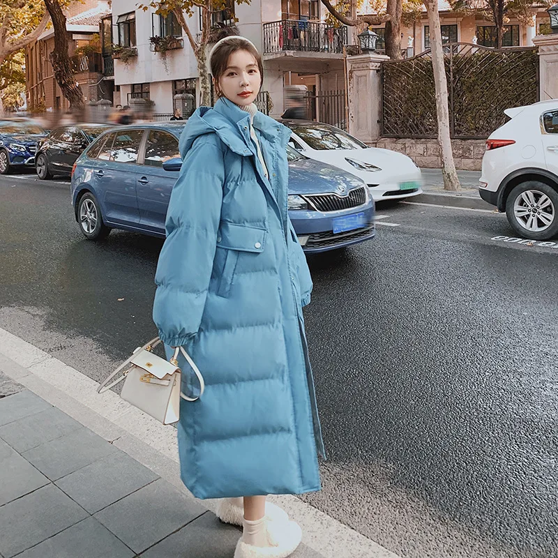 

Новый стиль, толстая хлопковая стеганая куртка, женская зимняя Корейская версия, свободная длинная стеганая куртка выше колена с капюшоном, стандартное пальто