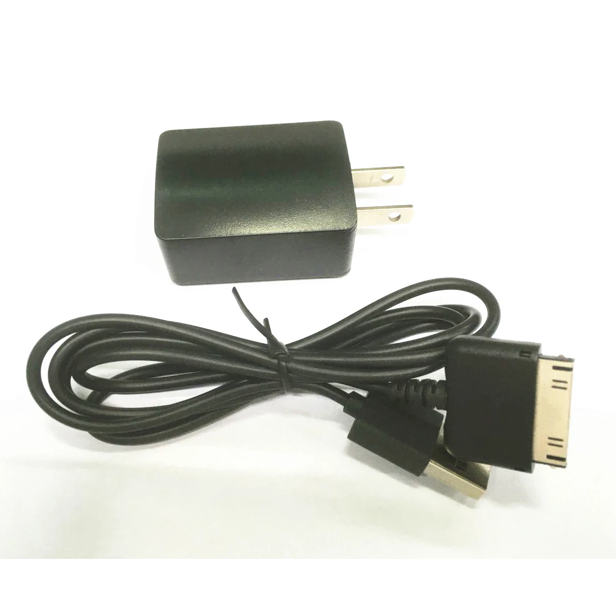 USB-кабель для синхронизации данных и настенное зарядное устройство переменного