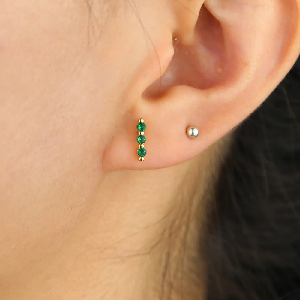 Прямая поставка крошечные серьги гвоздики в форме стержня с радужным красочным