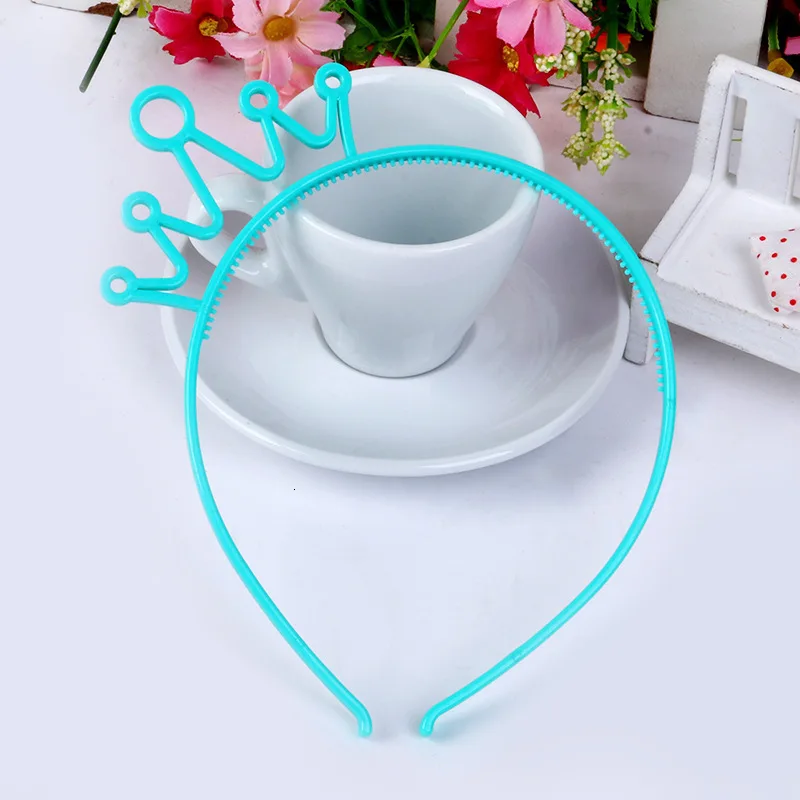 Бесплатная доставка пластмассовые коронки с повязкой на голову Разноцветные