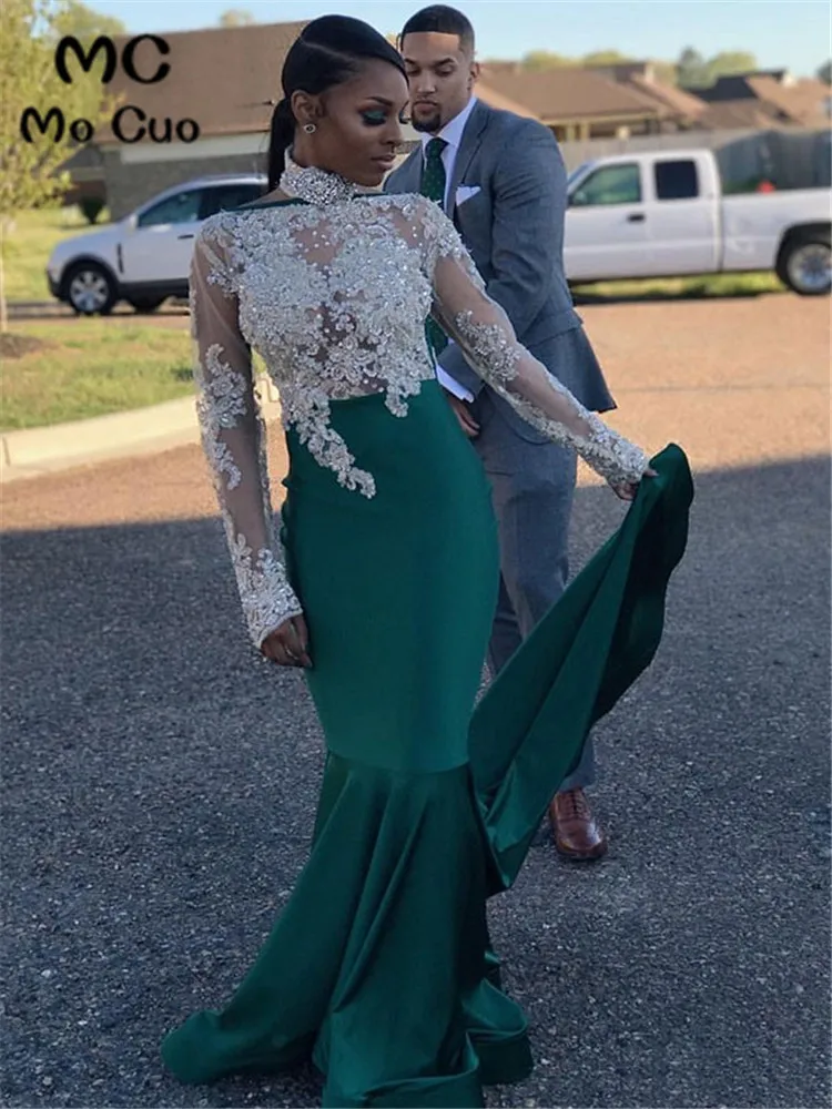 

Платье вечернее атласное с длинными рукавами и аппликацией со шлейфом