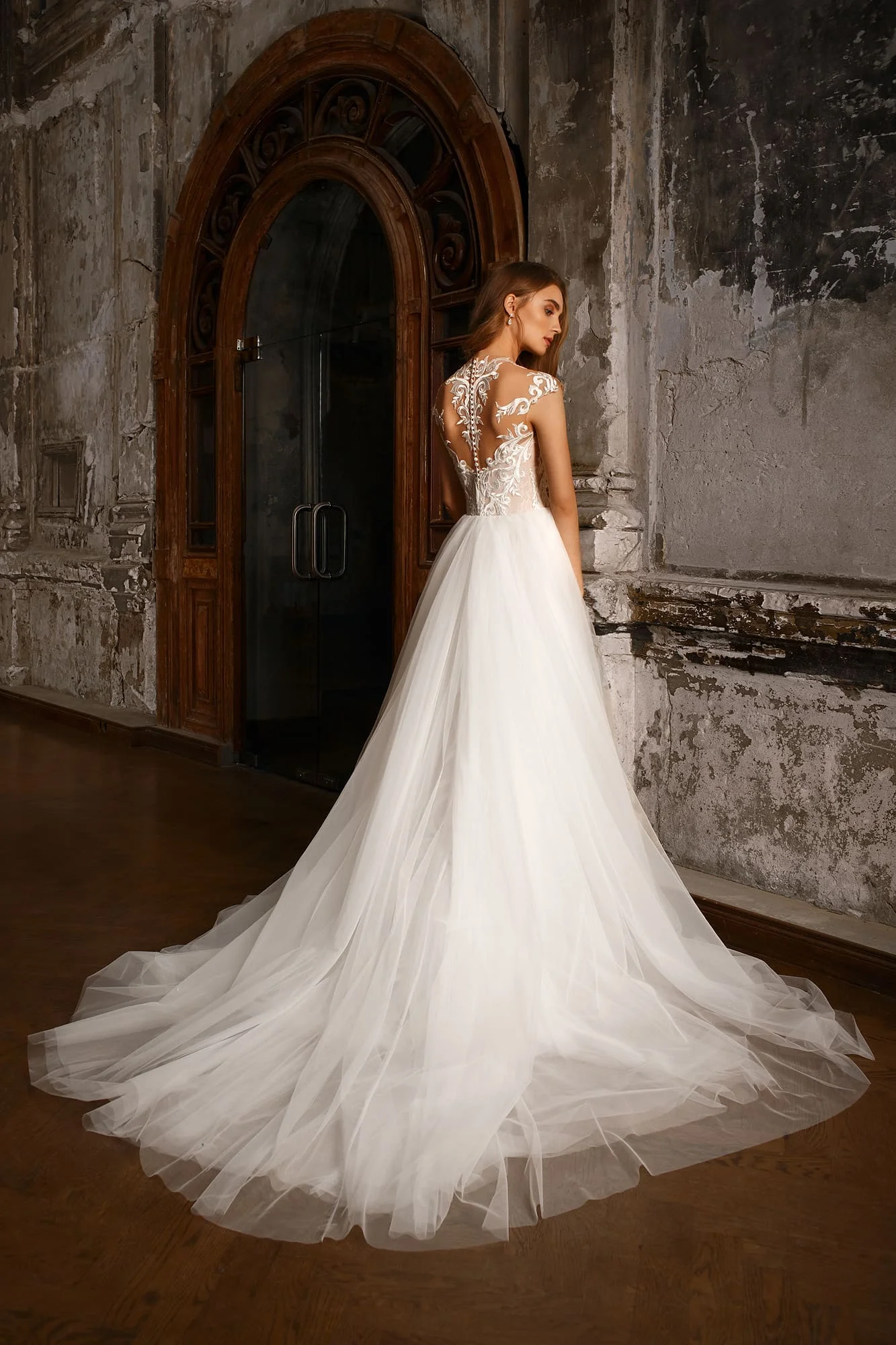 Винтажное свадебное платье русалка со съемным шлейфом рукавом крылышком круглым