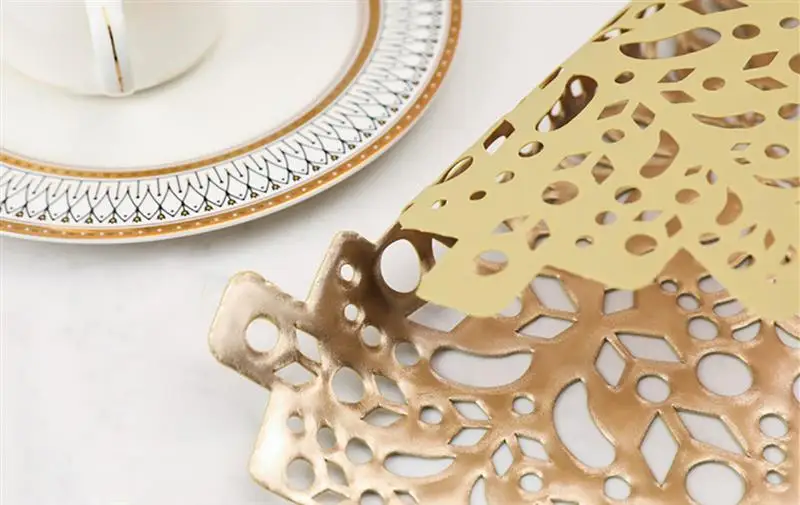 

4Pcs Placemat Table Mat Hollow Snowflake Shape For Tables Heat-insulation Linen Kitchen Dining Pads or Christmas