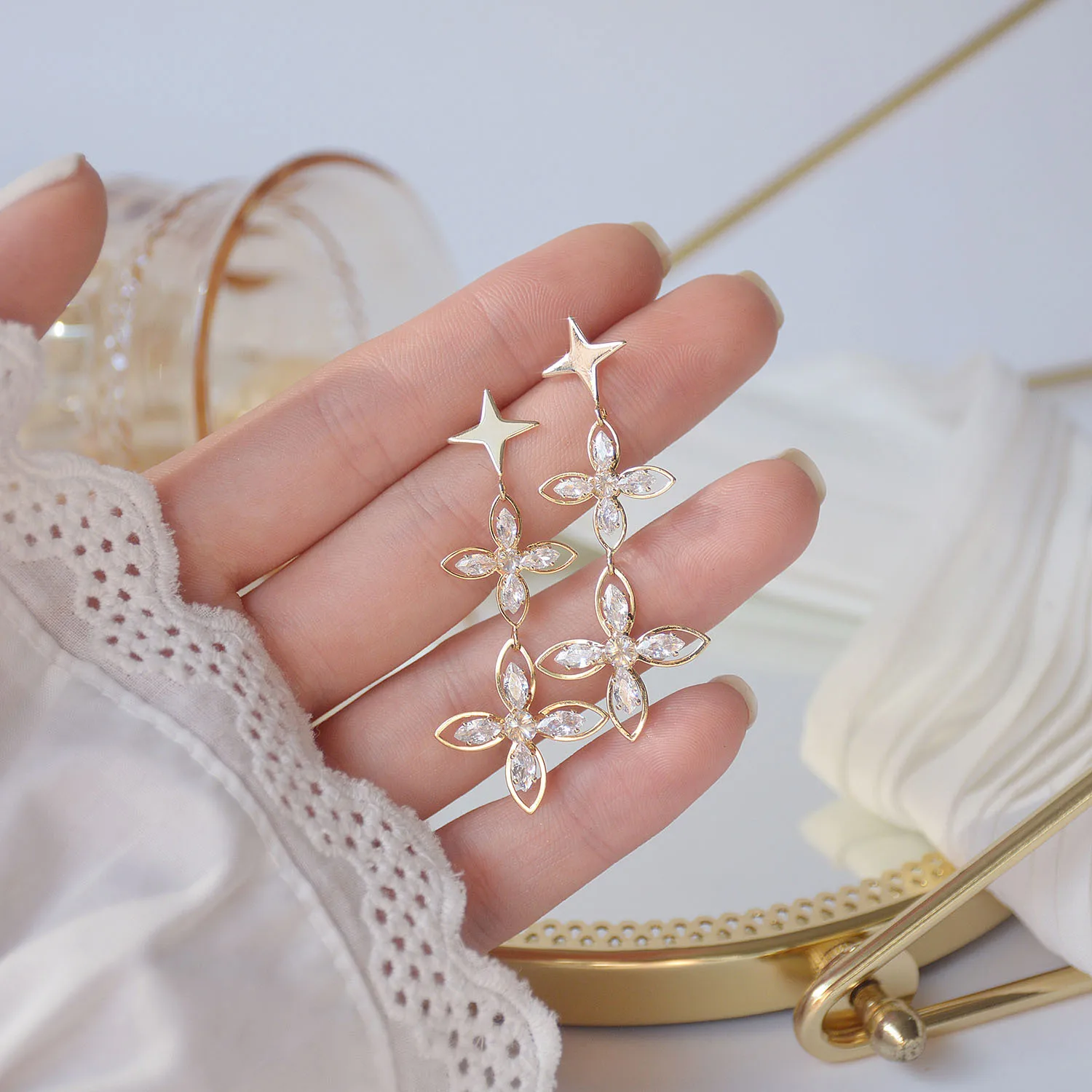 

14K Real Gold Zircon Sparkling Temperament Long Awn Star Four-leaf Clover Stud Earrings for Women Date Jewelry