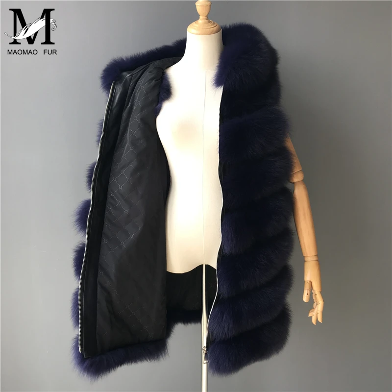 Жилет женский полосатый из натурального Лисьего меха на молнии с капюшоном |