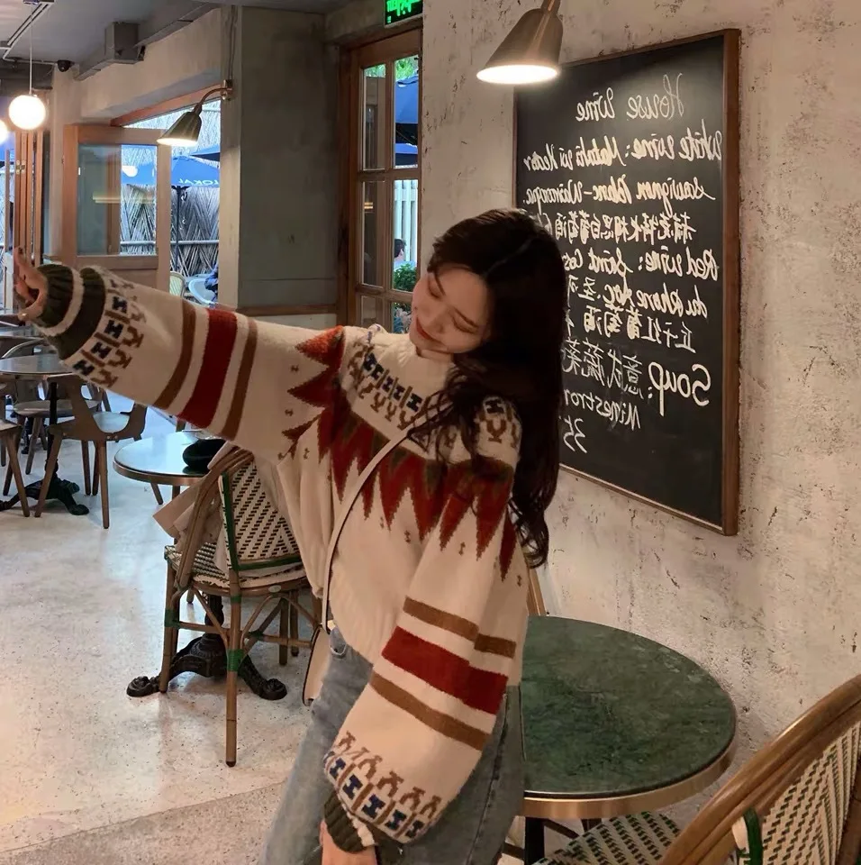 

Autumn and winter loose warm Hong Kong wind contrast color student short sweater female pullover lantern sleeve sweater female