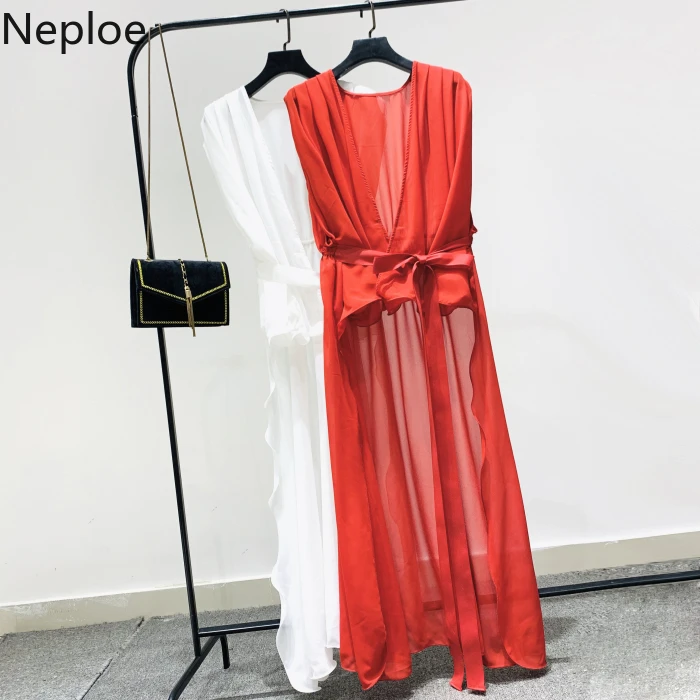 Женская шифоновая блузка без рукавов асимметричная средней длины с v образным