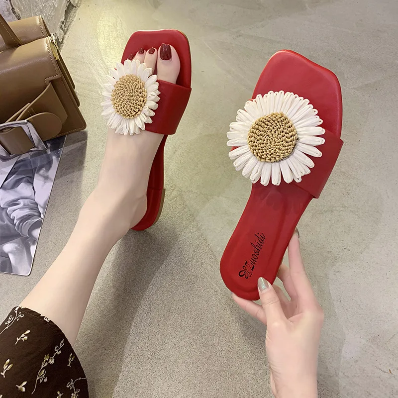 Женские шлепанцы для улицы пляжная обувь с маленькими маргаритками сланцы