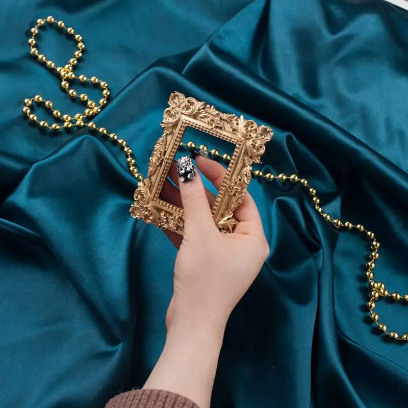 

Retro Golden Resin Mini Photo Frame Ornaments Vintage Small Jewelry Positioning Frame Jewelry Display Props Home Decoration