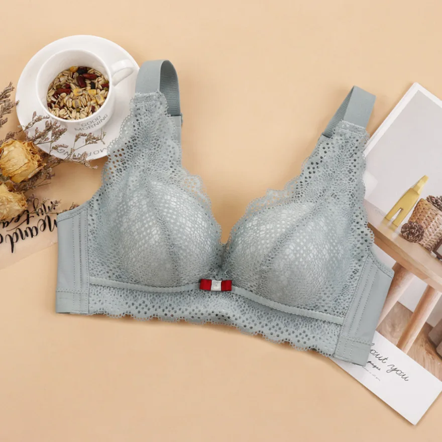 

Нижнее белье тоньше и плотнее, собирает без ободков, кружево, регулируемый бюстгальтер, собирает грудь, регулируемые лямки, нижнее белье