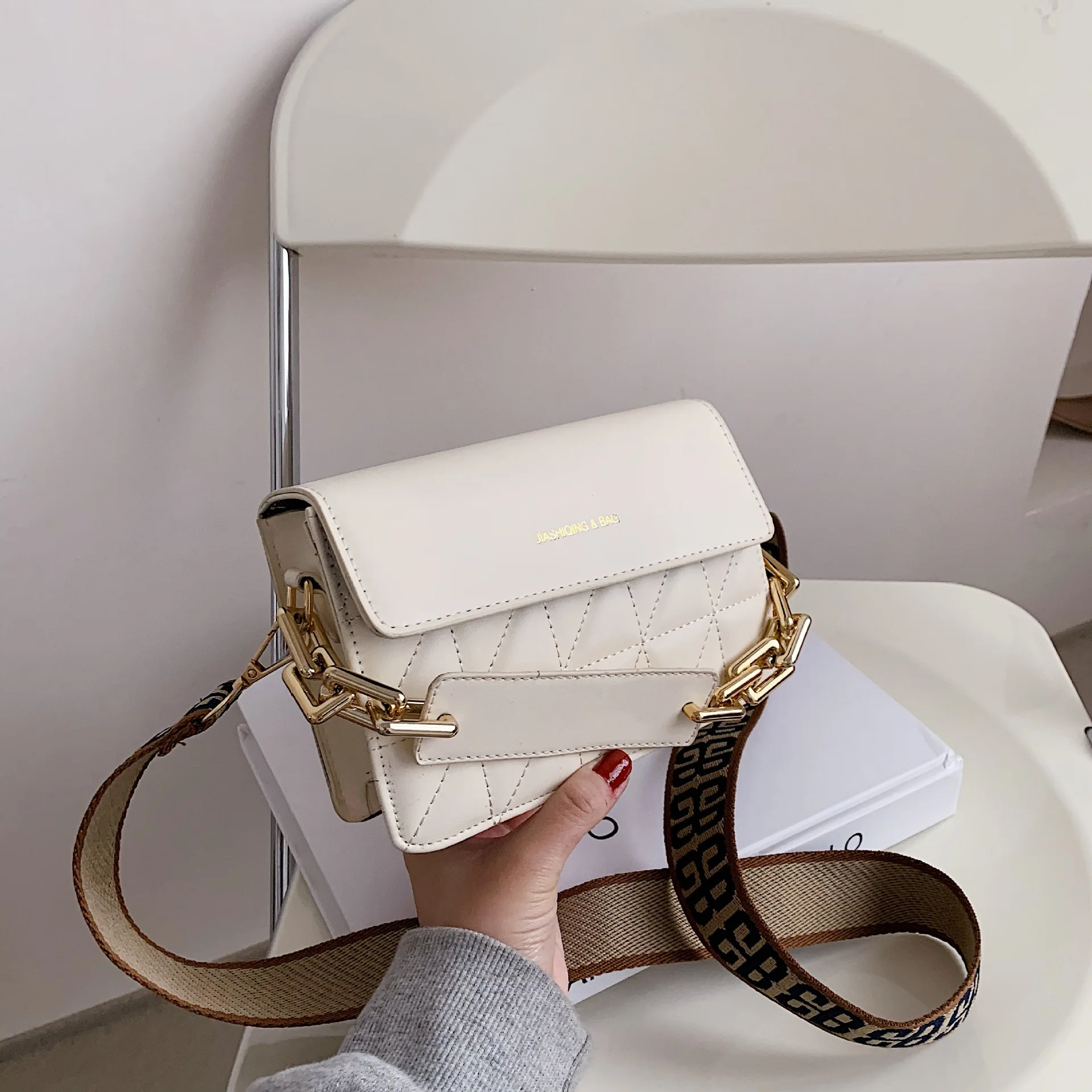 

Shoulder Bags Purse Crossbody Bags for Women Handbag Fashion 2021 New Chains Letter Pattern All-match PU Leather Designer Bag