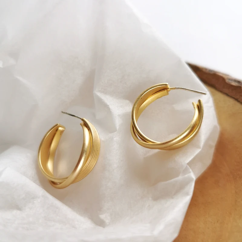 S925 модные ювелирные изделия короткие металлические серьги с матовым золотым