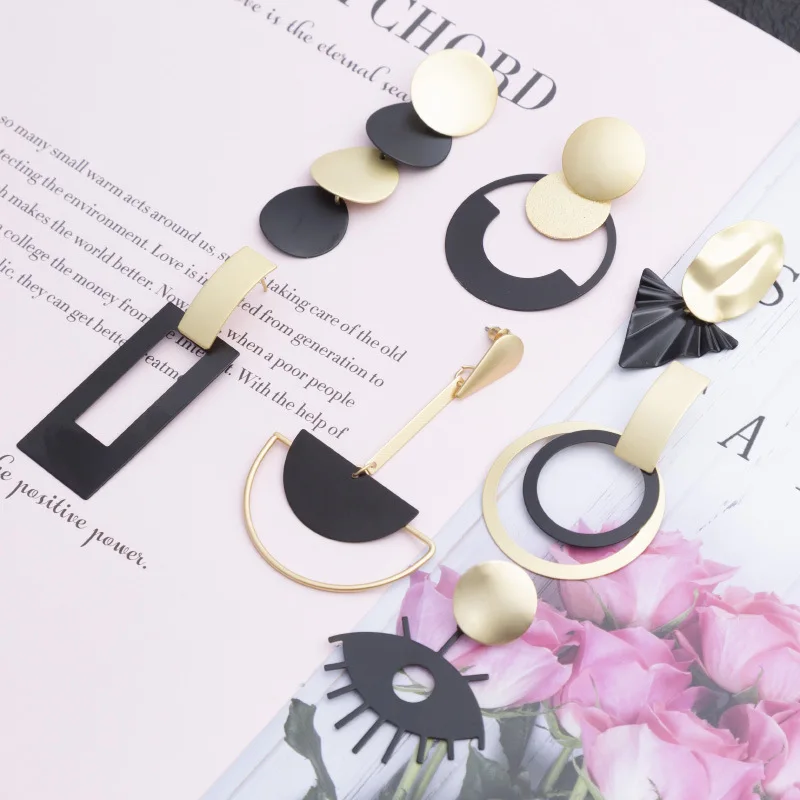 

8 Pairs/Set Hollow Out Metal Alloy Earrings for Women Retro Black Gold Design Earring Exaggerated Ear Jewelry