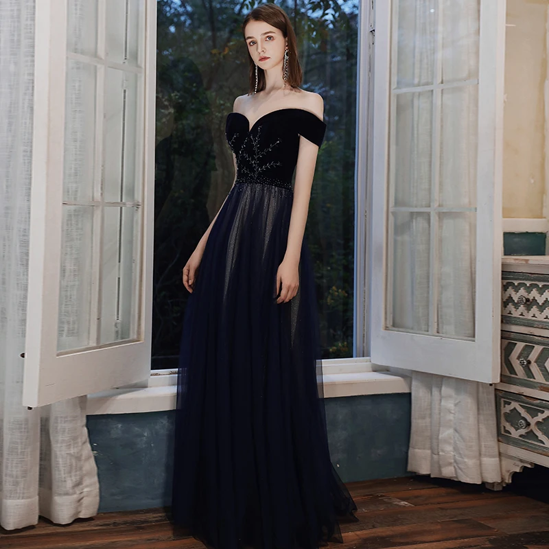 Сексуальные вечерние платья с открытыми плечами длинные на шнуровке открытой