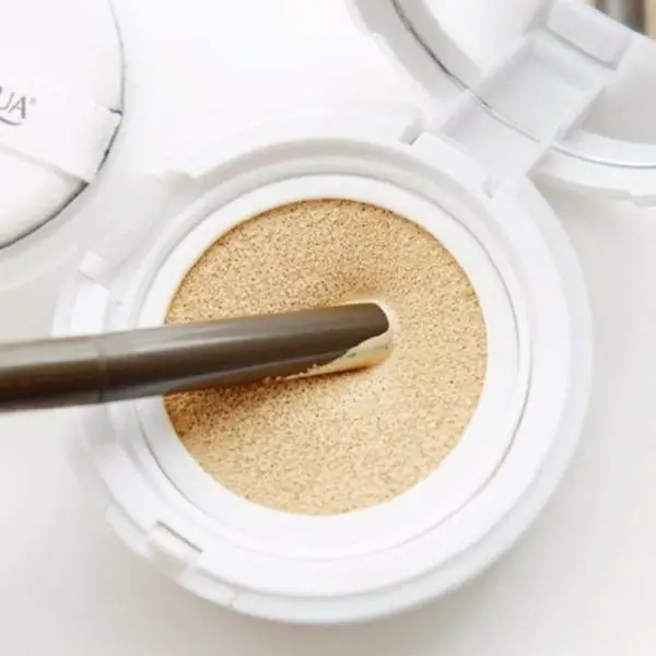 Air Cushion CC Bb Cream Concealer Hydrating Moisturizing Isolated Nude Makeup Cosmetics Face Beauty Bare Foundation |