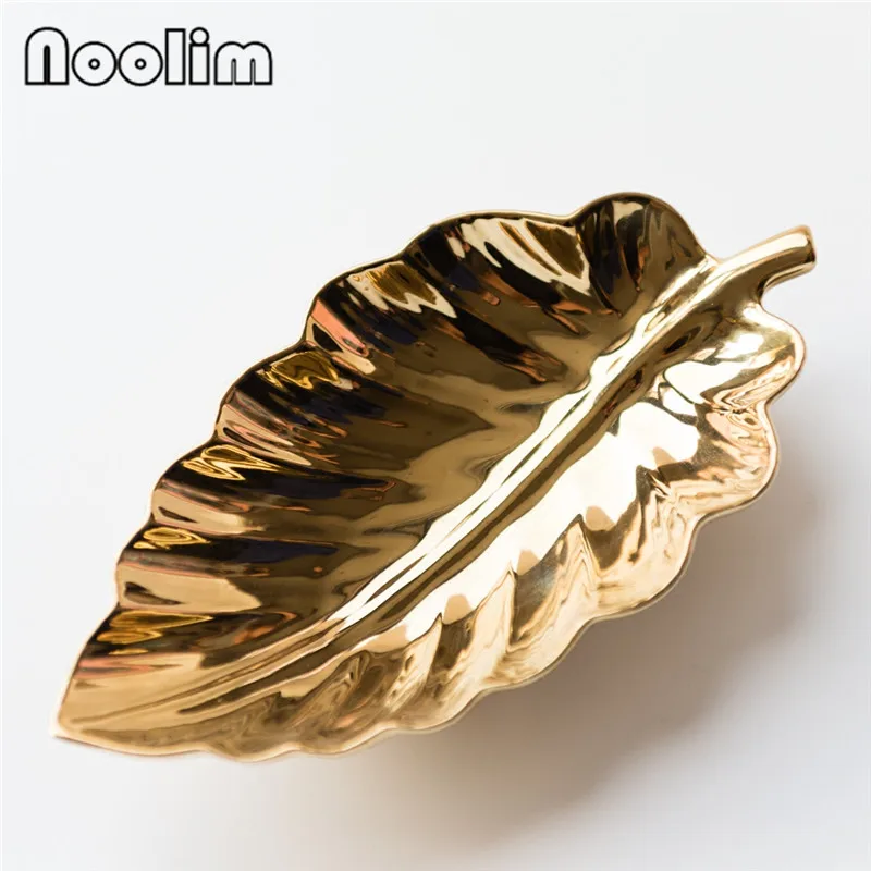 Поднос керамический в форме золотого листа для украшений скандинавском стиле |