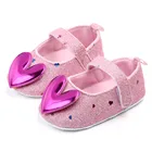Модная популярная обувь для новорожденных Кроссовки для новорожденных девочек домашняя обувь на мягкой подошве в форме сердца для принцесс детская прогулочная обувь Роскошная обувь