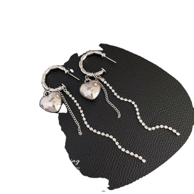 

Korean Fashion Jewelry Earrings for Women Long Love Tassel Earrings 2021 Female Metal Heart Crystal Pendant Dangle Earrings Gift