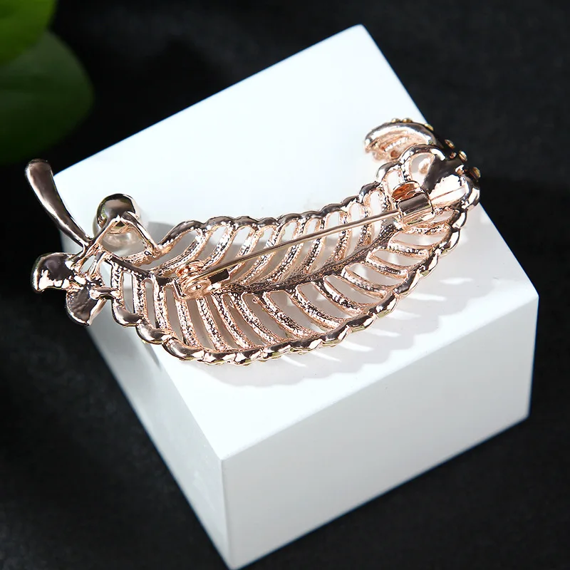 Фантазийные Изысканные жемчужные броши в форме пера для свитер женщин