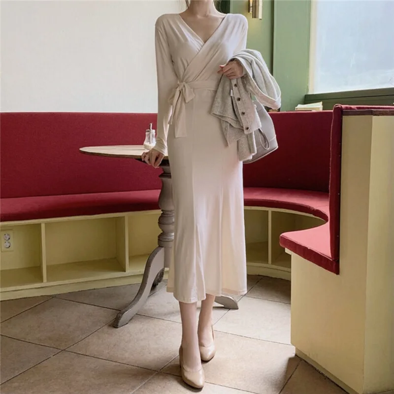 

Korejpaa Women Dress 2021 Early Autumn French Retro Deep V-Neck Crossover Design Long-Sleeved Tie Waist Slim-Fit Knitted Vestido