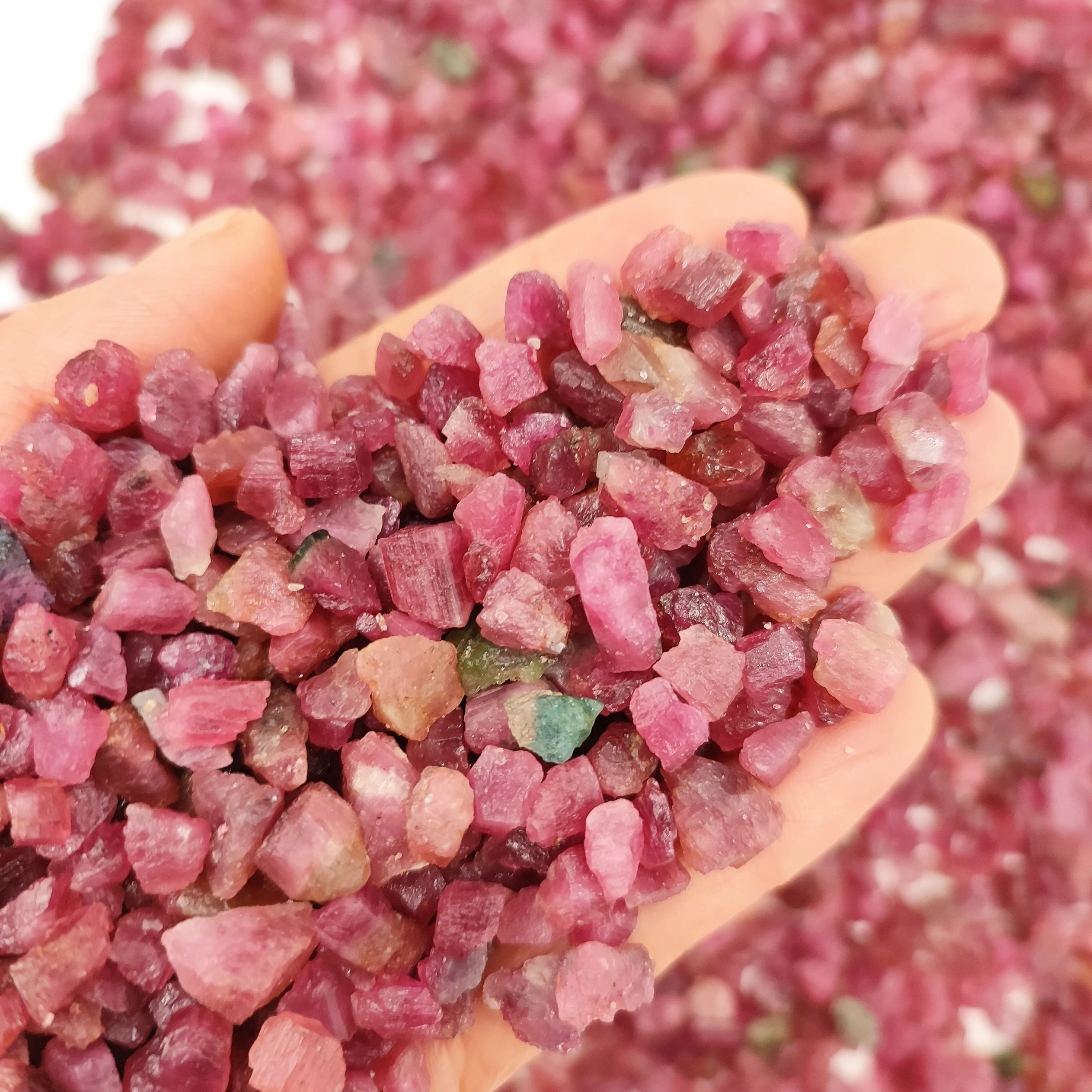 

100g/Pack Natural Red Tourmaline Gravel Chip Raw Stone Crystal Mineral Specimen Healing Reiki Gemstone Aquarium Home Room Decor