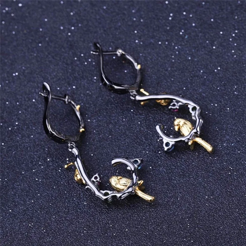 

Punk Female Round Crystal Stone Earrings Classic Black Gold Long Wedding Earrings For Women Goth Snail Bird Dangle Earrings