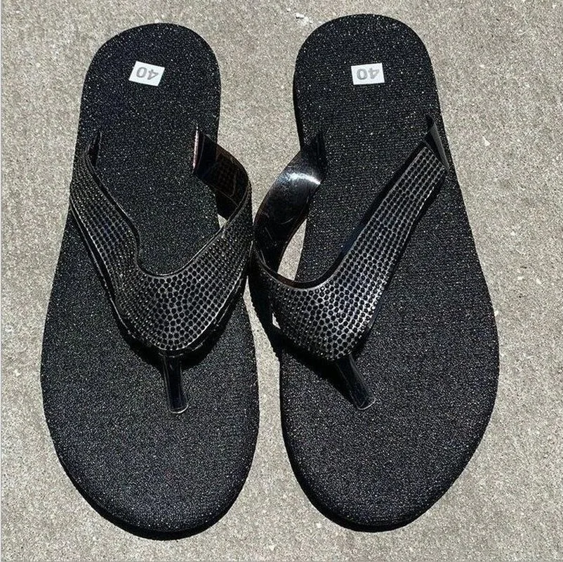 

Send Free Spring/summer 2020 New Flip-flop Rhinestone Outdoor Leisure All-match Women Slippers Non-slip Durable Beach Sandals