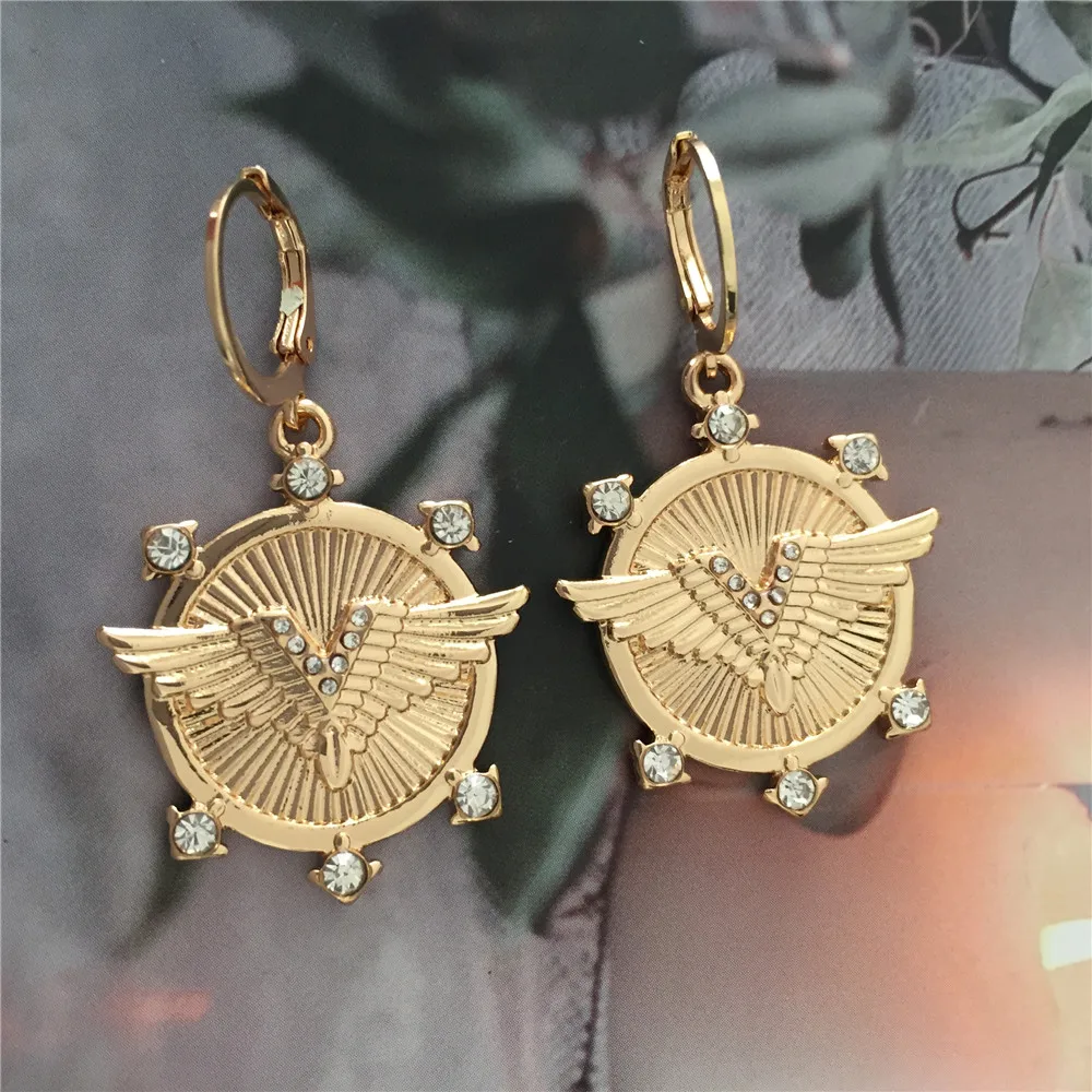 Женские серьги золотого цвета круглые с геометрическим узором модные вечерние